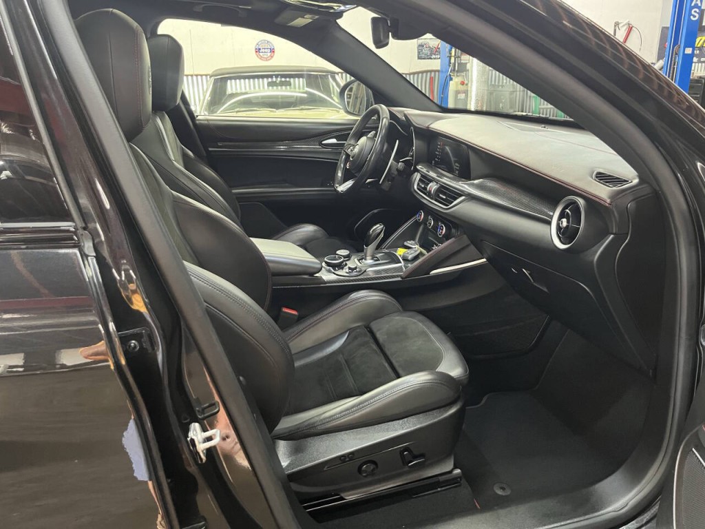 2019 Alfa Romeo Stelvio Image 10