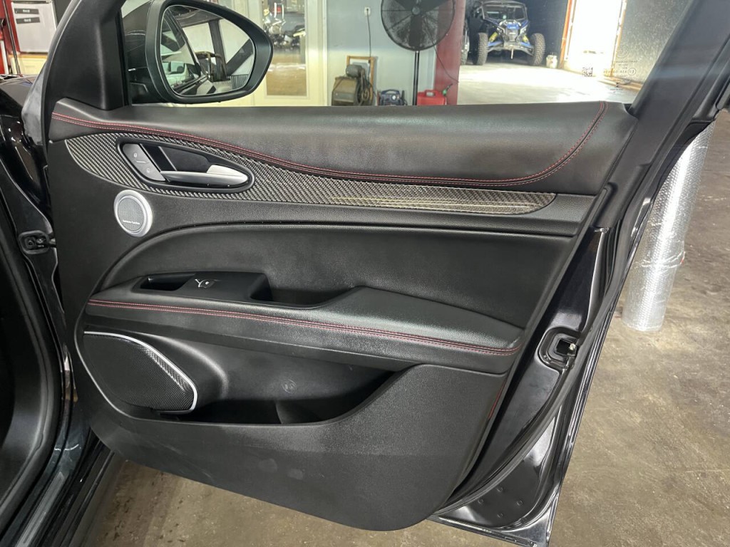 2019 Alfa Romeo Stelvio Image 11