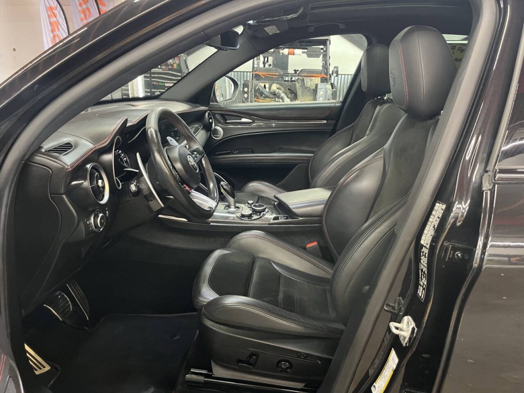 2019 Alfa Romeo Stelvio Image 18