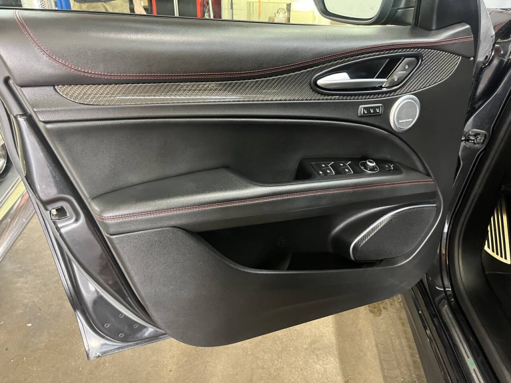 2019 Alfa Romeo Stelvio Image 19