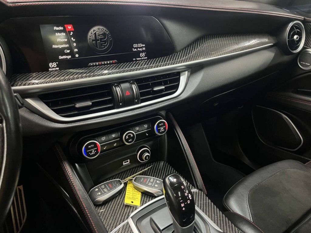2019 Alfa Romeo Stelvio Image 20