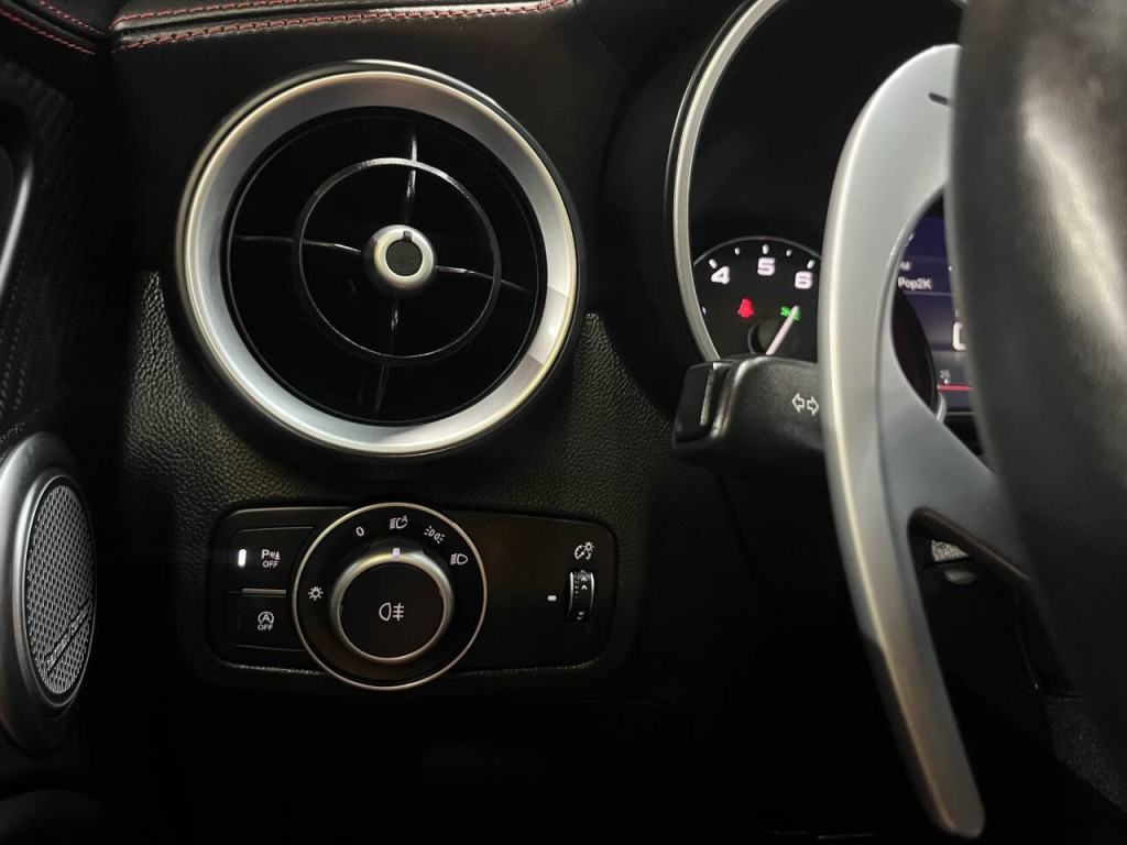 2019 Alfa Romeo Stelvio Image 22