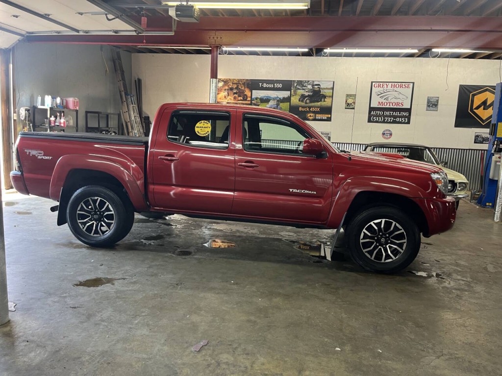 2011 Toyota Tacoma Image 2