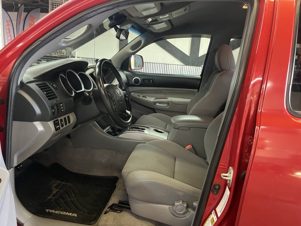 2011 Toyota Tacoma Image 16