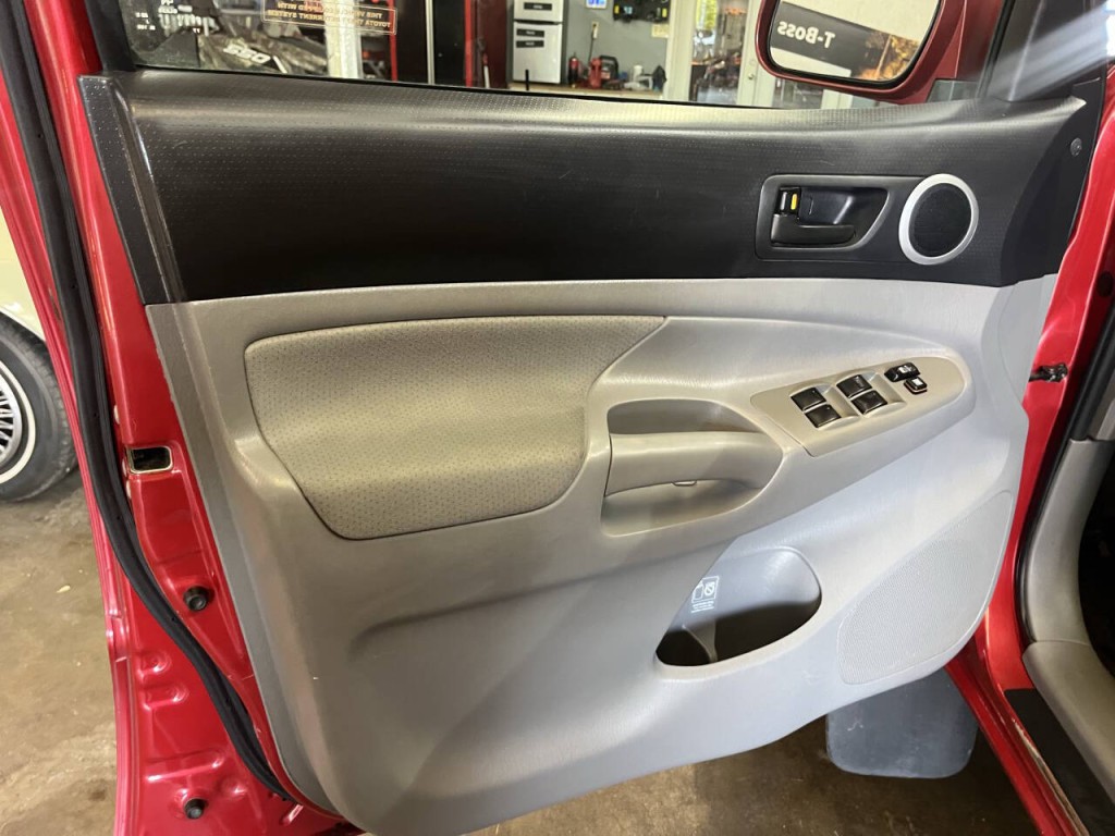 2011 Toyota Tacoma Image 17