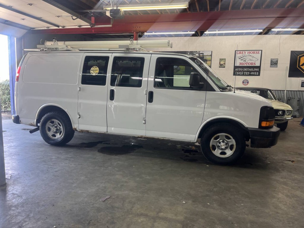 2007 Chevrolet Express Image 2