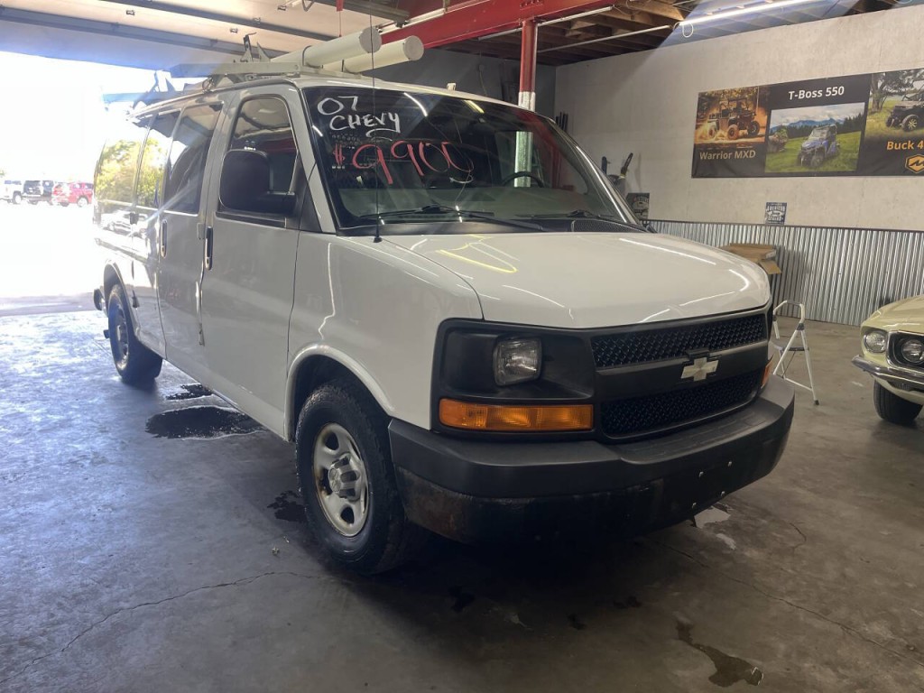 2007 Chevrolet Express Image 3