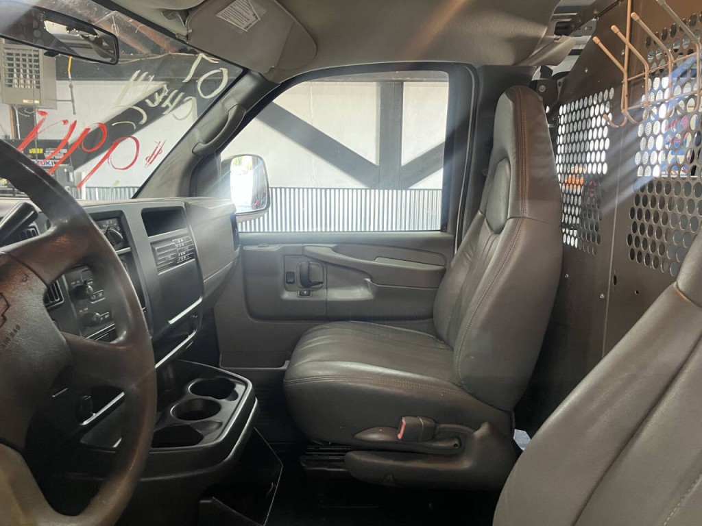 2007 Chevrolet Express Image 16