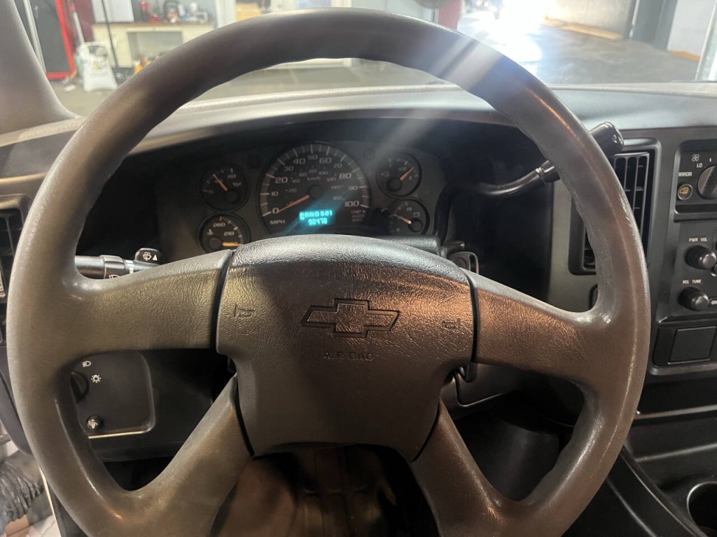 2007 Chevrolet Express Image 17