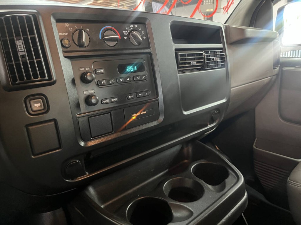 2007 Chevrolet Express Image 18