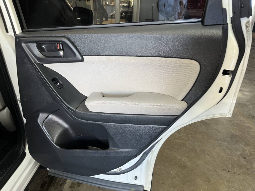 2014 Subaru Forester Image 12