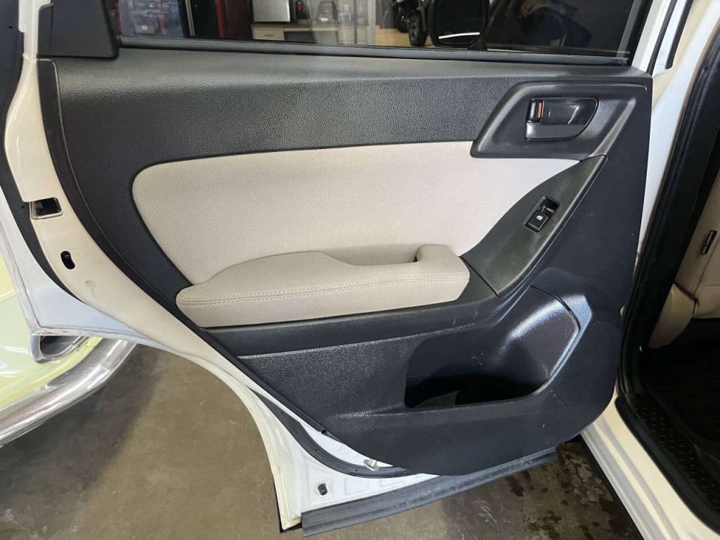 2014 Subaru Forester Image 15