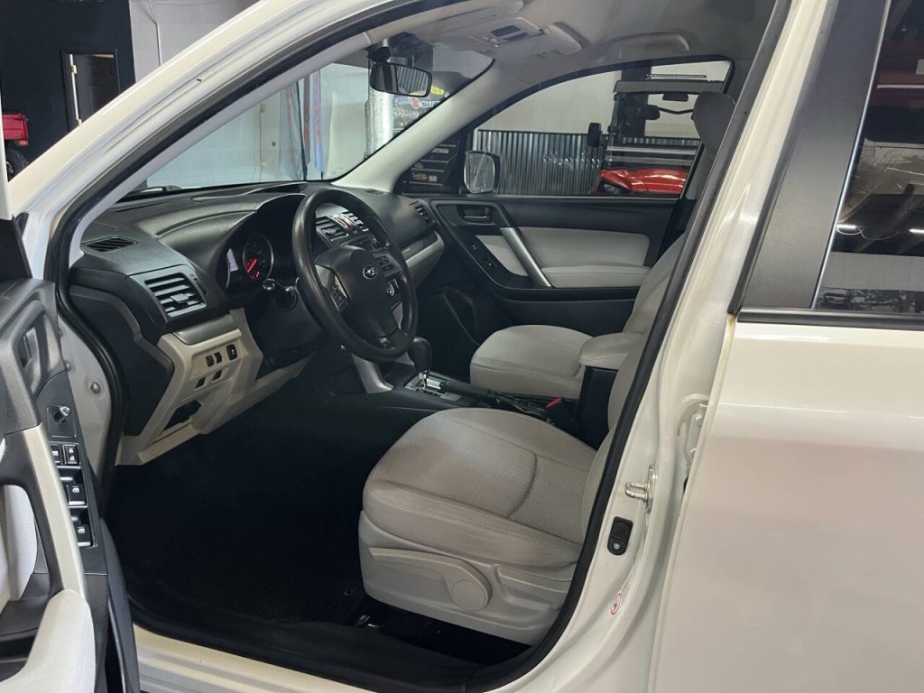 2014 Subaru Forester Image 16