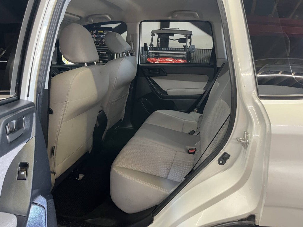 2014 Subaru Forester Image 17