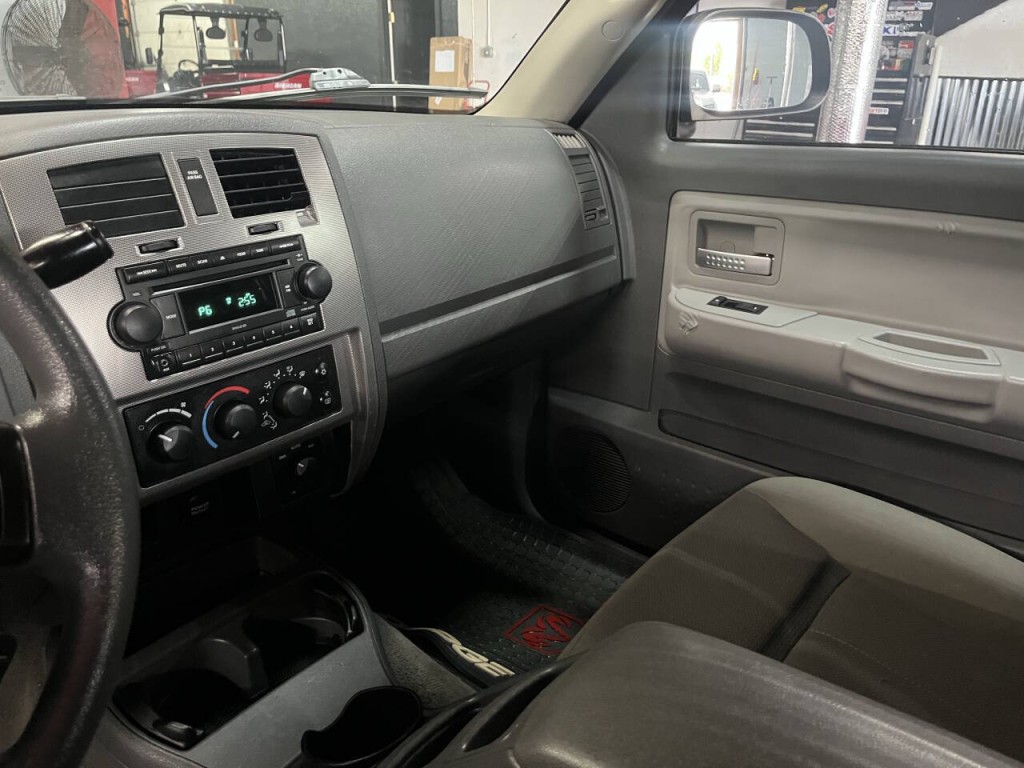2006 Dodge Dakota Image 17