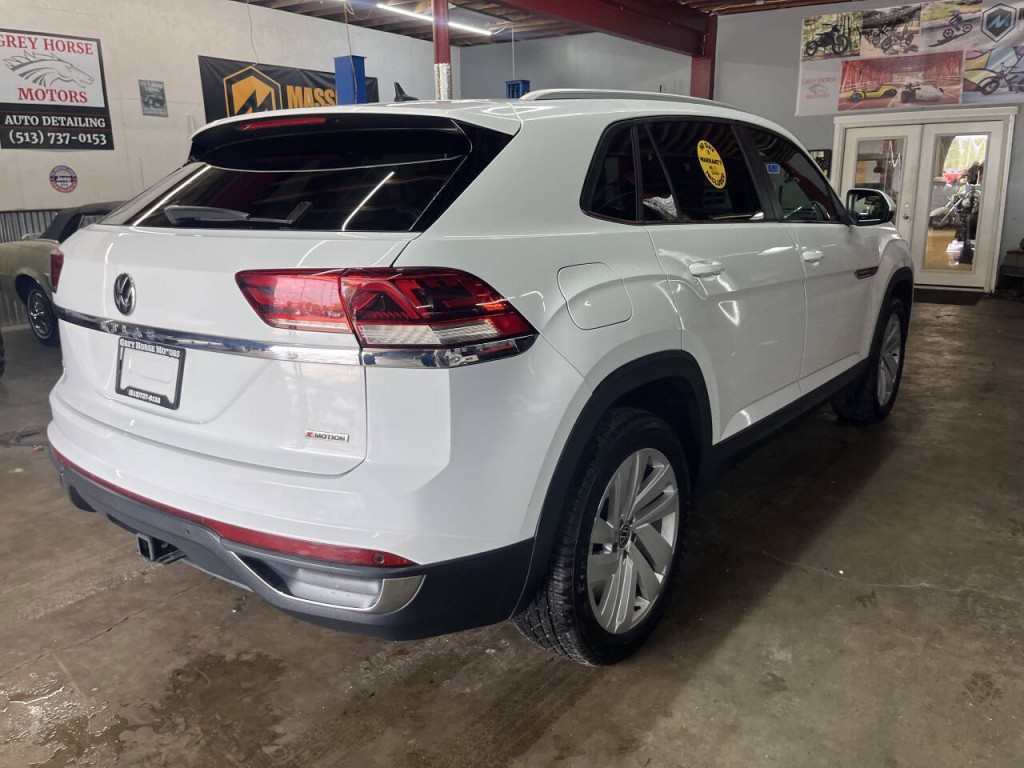 2020 Volkswagen Atlas Cross Sport Image 8