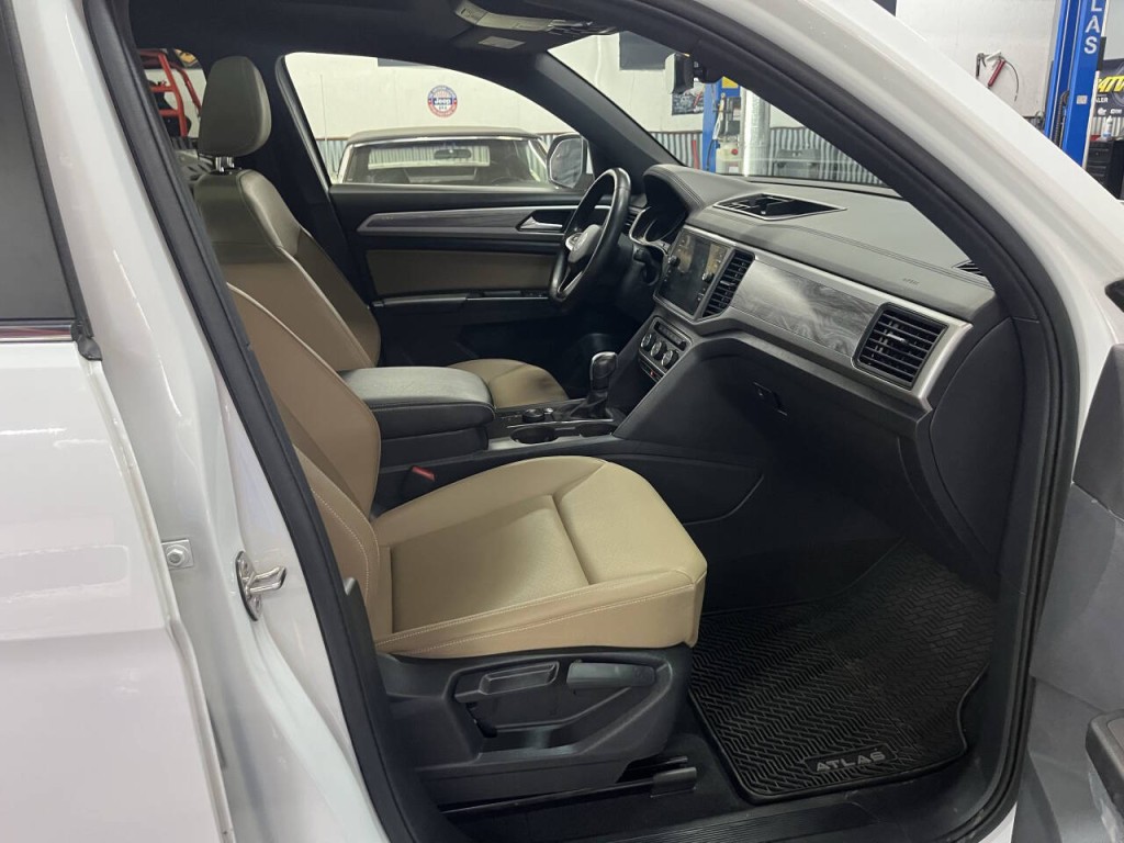 2020 Volkswagen Atlas Cross Sport Image 9