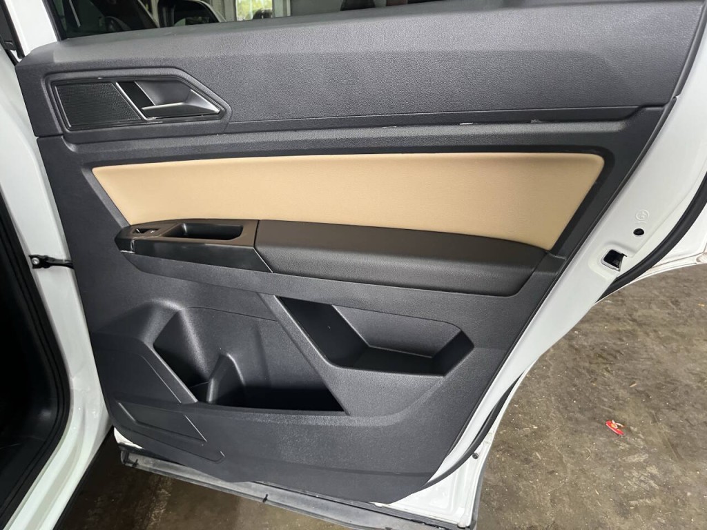 2020 Volkswagen Atlas Cross Sport Image 12