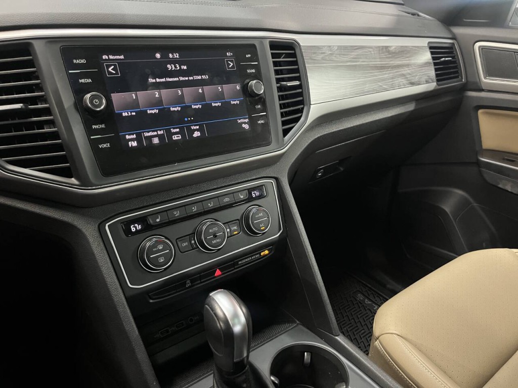 2020 Volkswagen Atlas Cross Sport Image 21