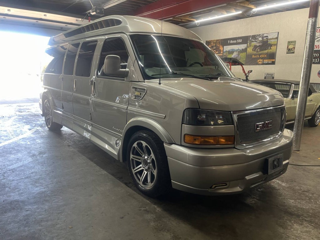 2018 GMC Savana Image 3