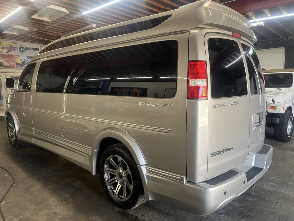 2018 GMC Savana Image 6