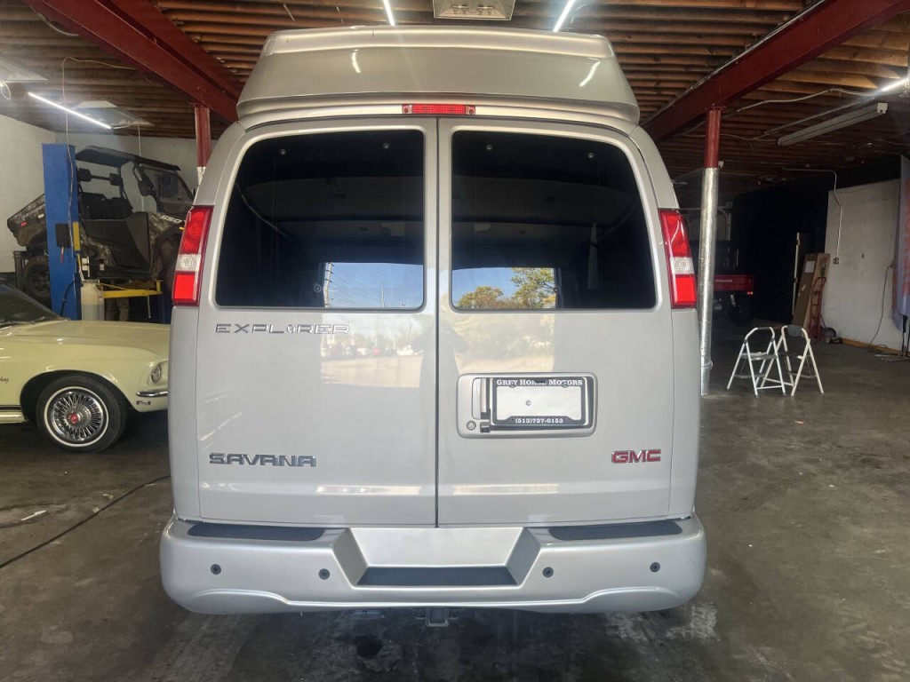 2018 GMC Savana Image 8