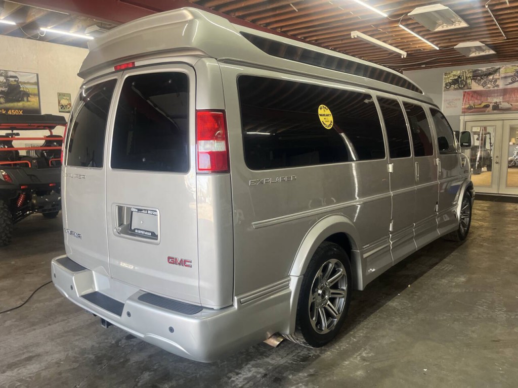 2018 GMC Savana Image 9