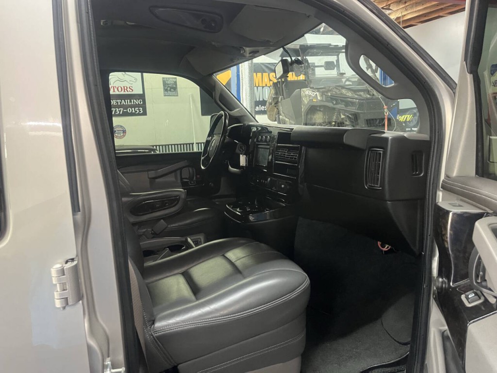 2018 GMC Savana Image 10