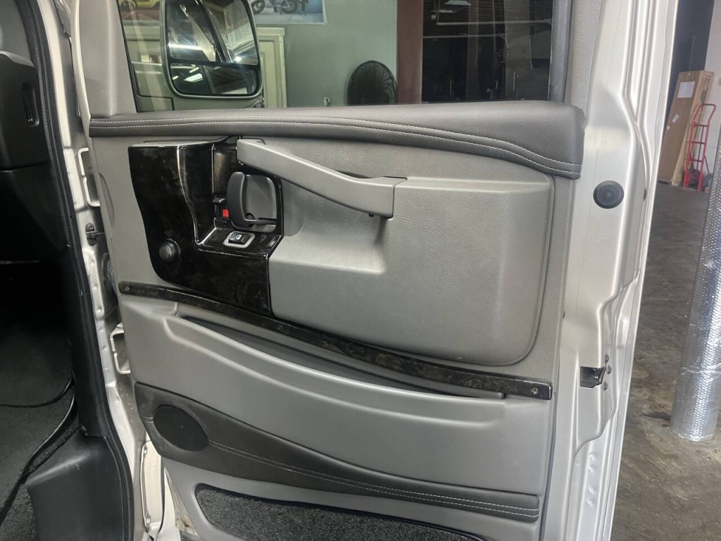 2018 GMC Savana Image 11