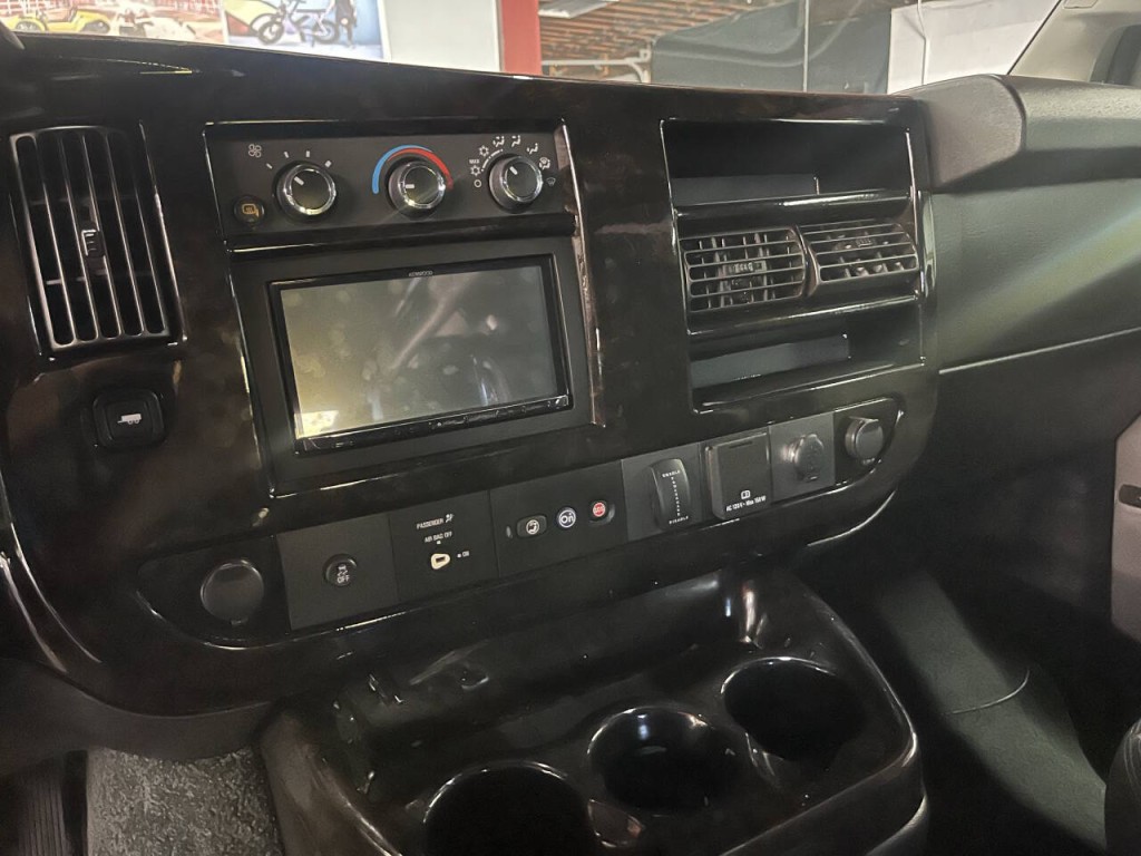 2018 GMC Savana Image 12