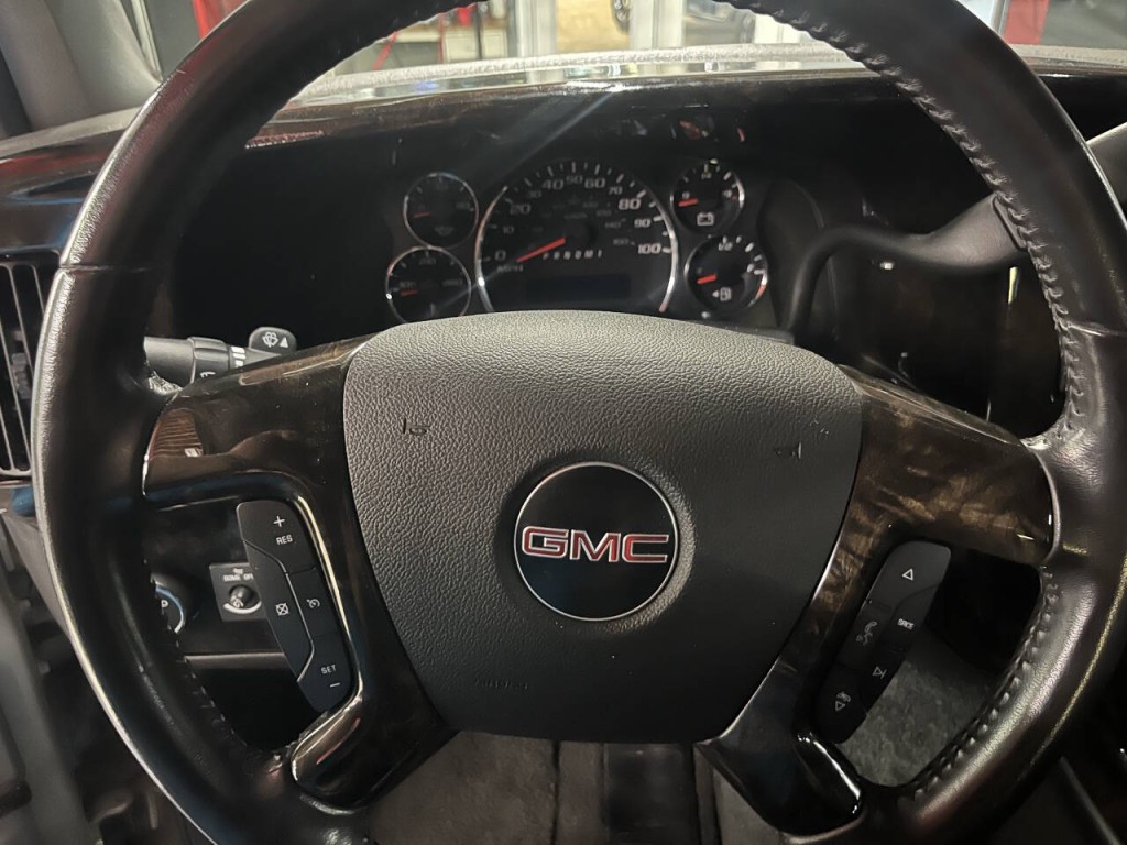 2018 GMC Savana Image 14