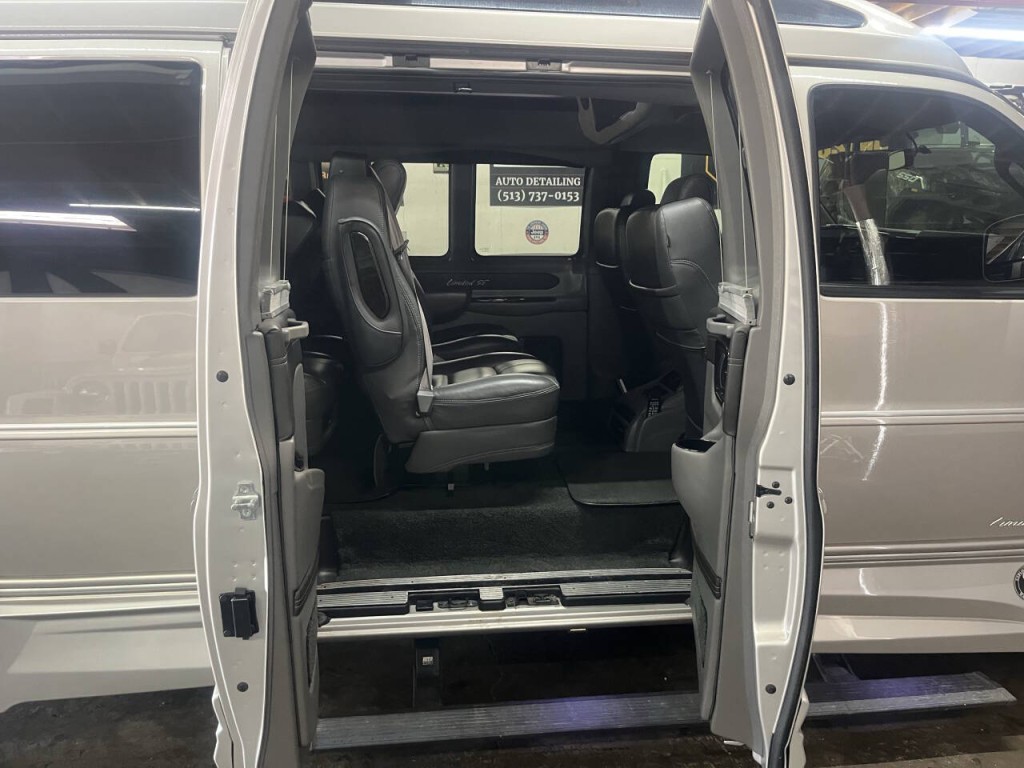 2018 GMC Savana Image 15