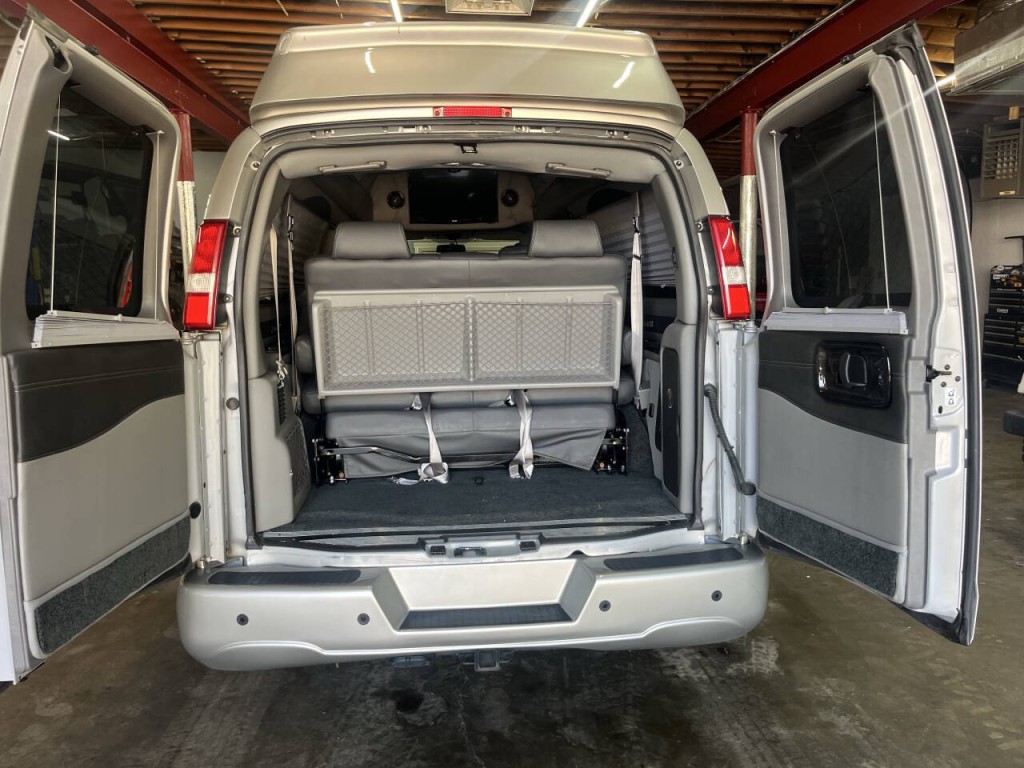 2018 GMC Savana Image 20
