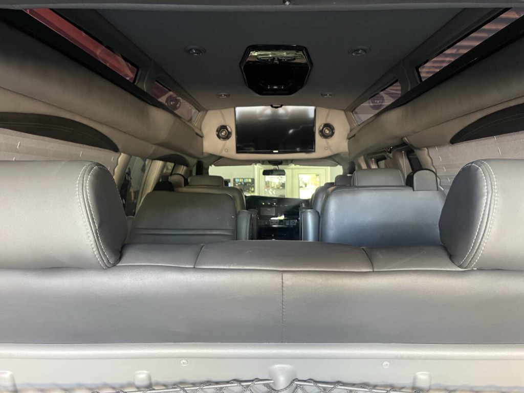 2018 GMC Savana Image 22