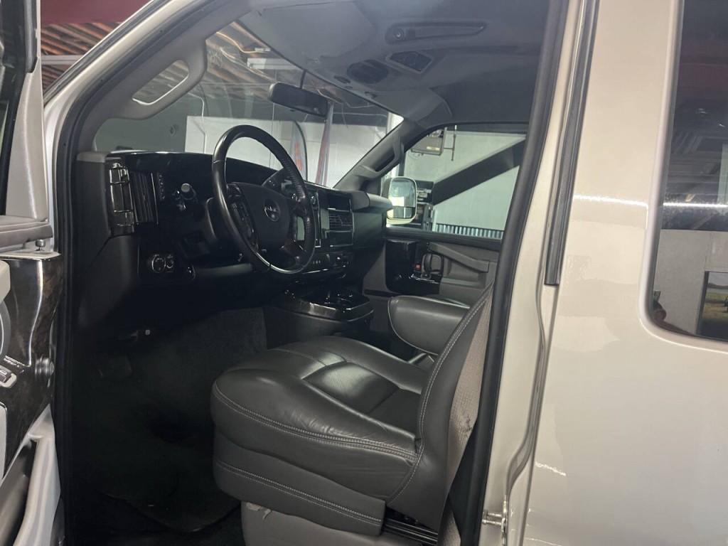 2018 GMC Savana Image 23