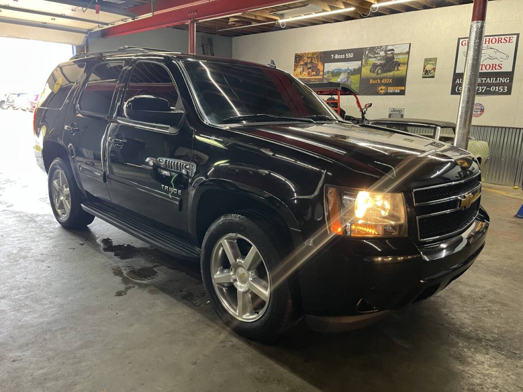 2014 Chevrolet Tahoe Image 2