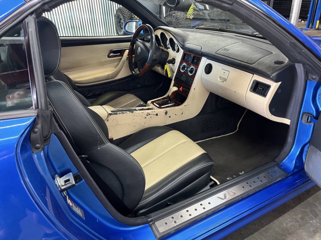 2001 Mercedes-Benz SLK-Class Image 9