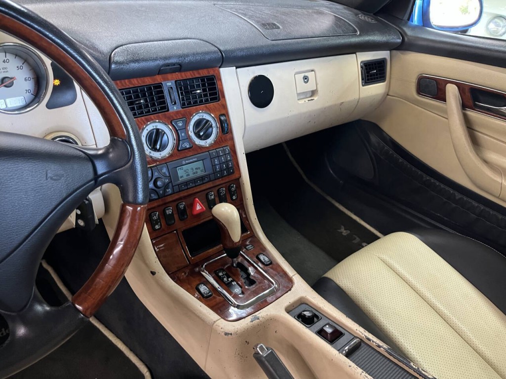 2001 Mercedes-Benz SLK-Class Image 15