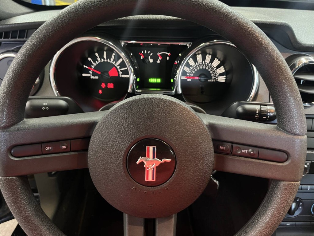 2009 Ford Mustang Image 16