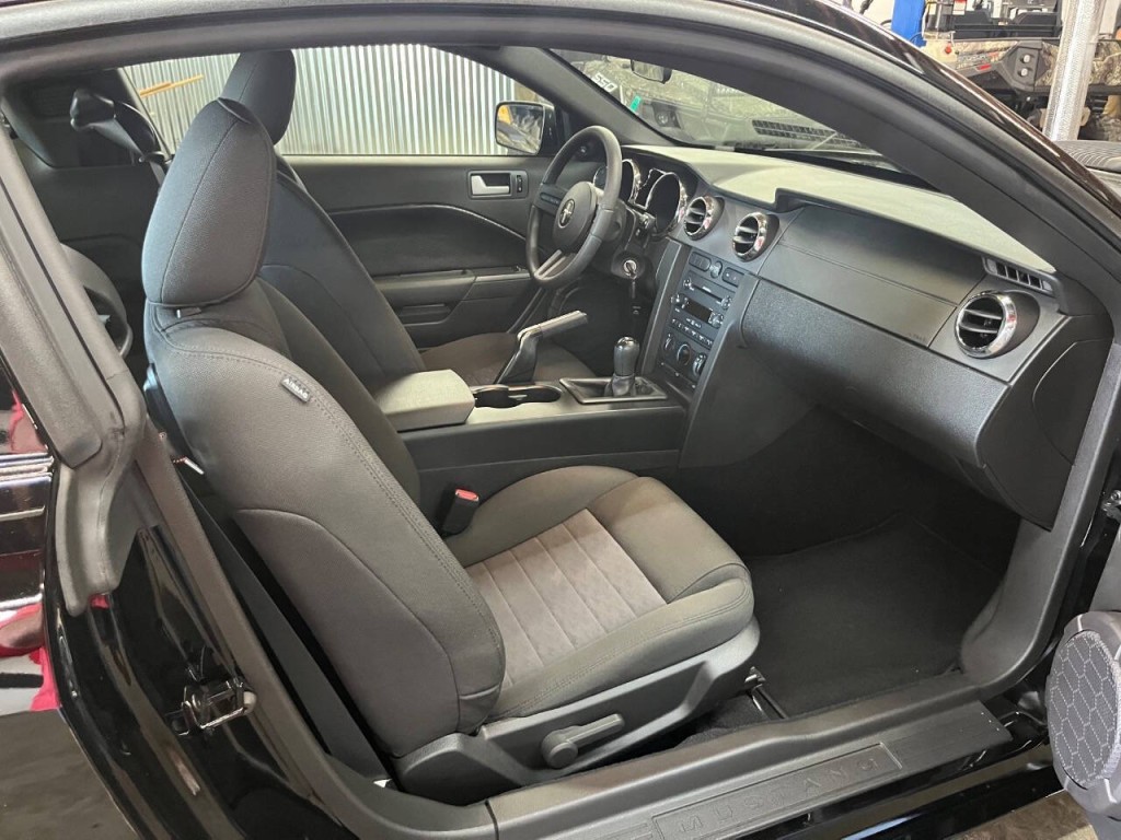 2009 Ford Mustang Image 9