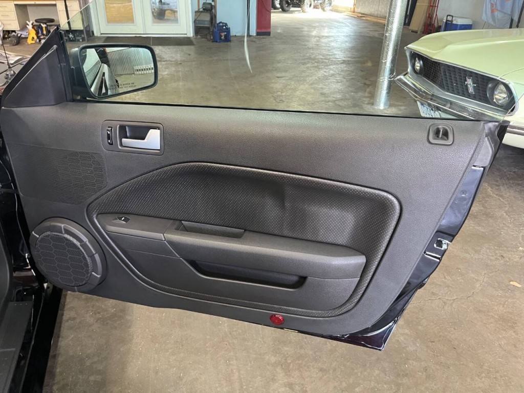 2009 Ford Mustang Image 10