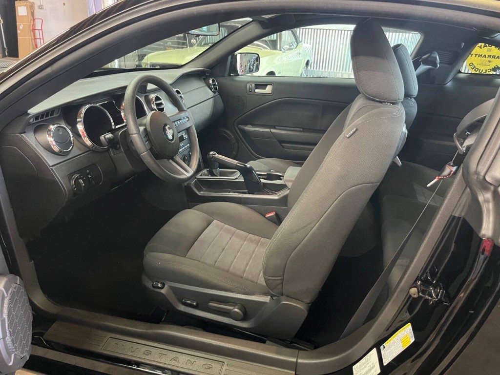 2009 Ford Mustang Image 12
