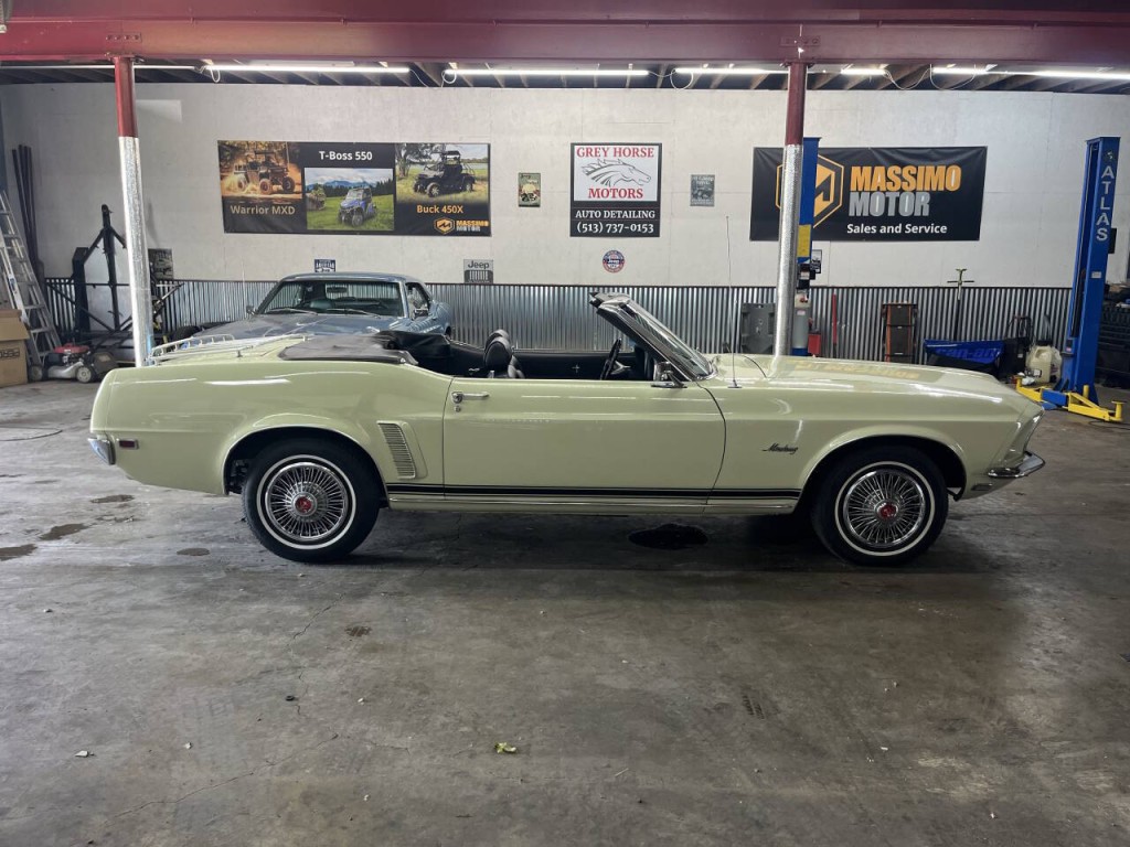 1969 Ford Mustang Image 2