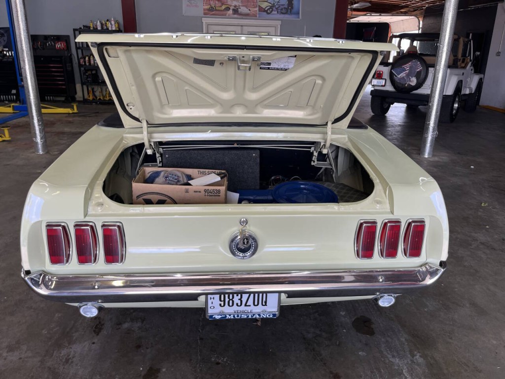 1969 Ford Mustang Image 12