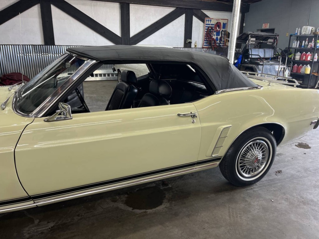 1969 Ford Mustang Image 22