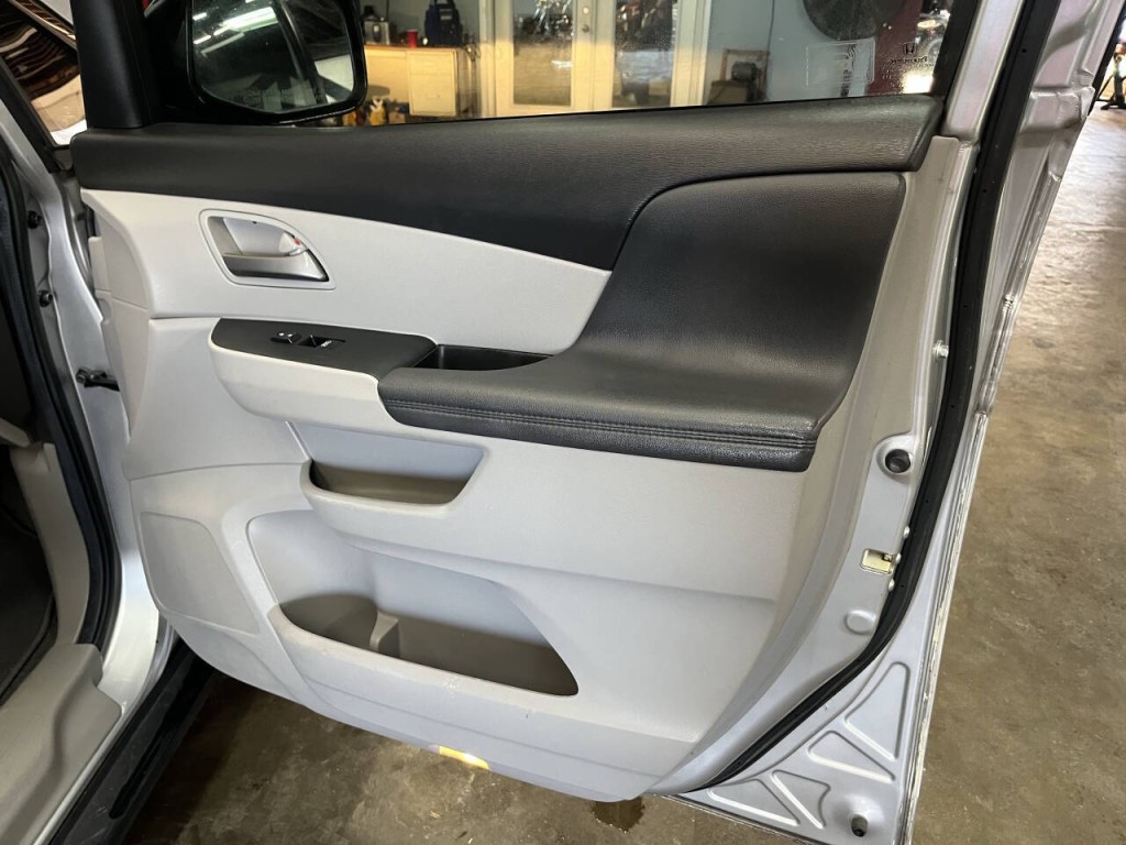 2012 Honda Odyssey Image 10