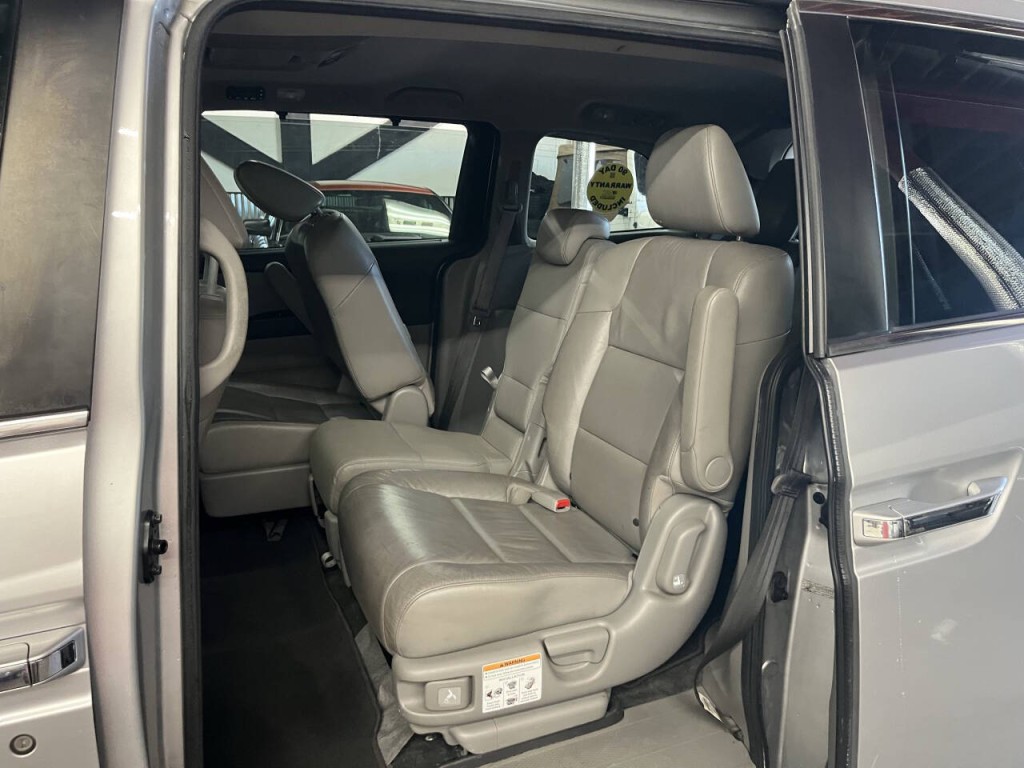 2012 Honda Odyssey Image 16