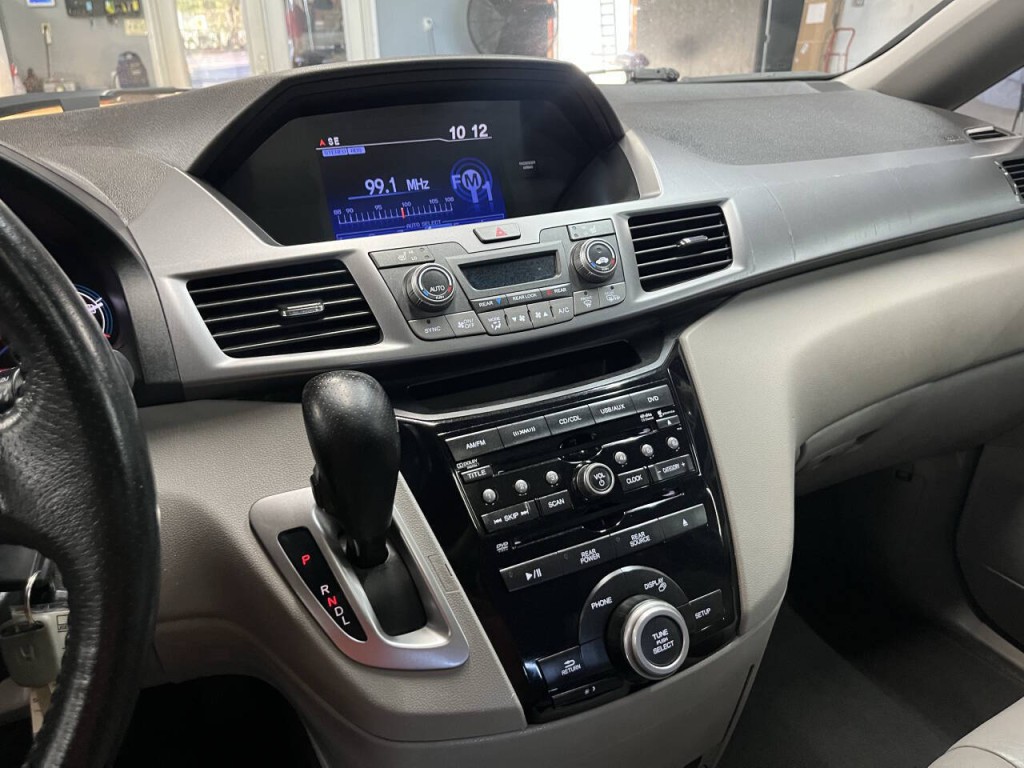 2012 Honda Odyssey Image 21