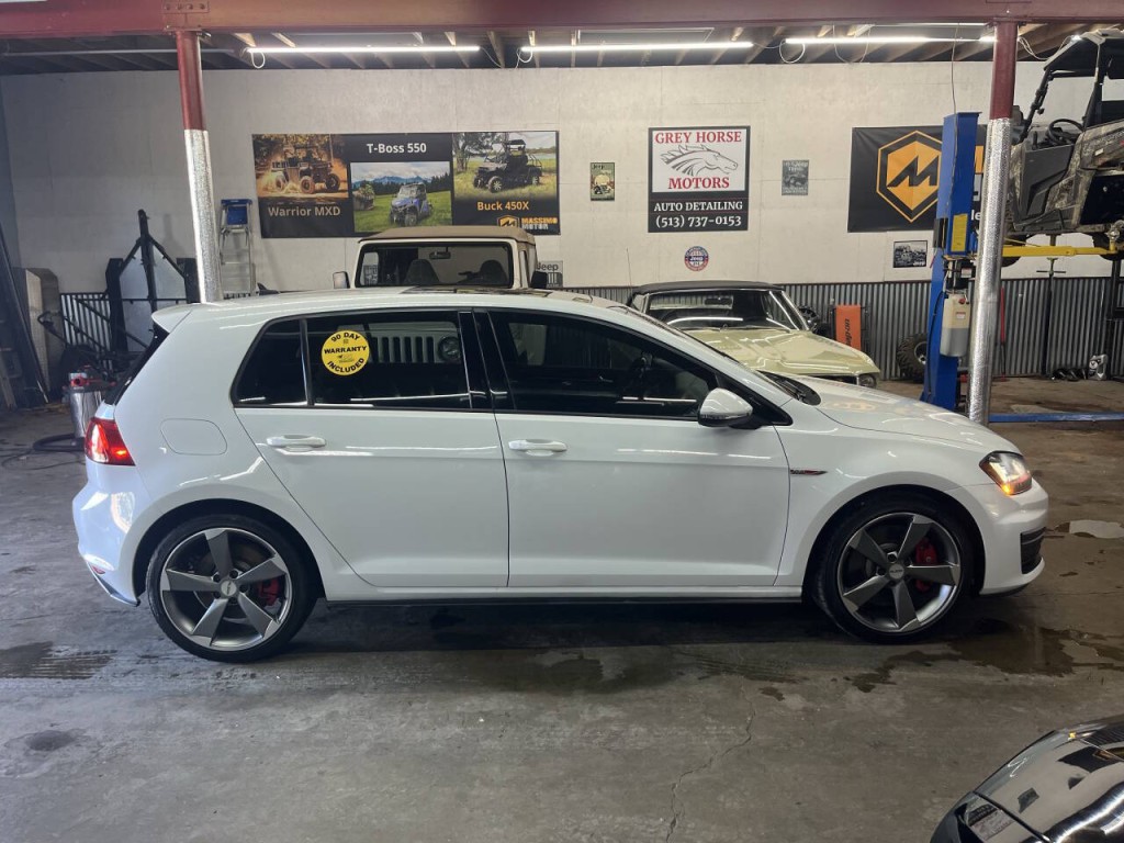 2017 Volkswagen GTI Image 2