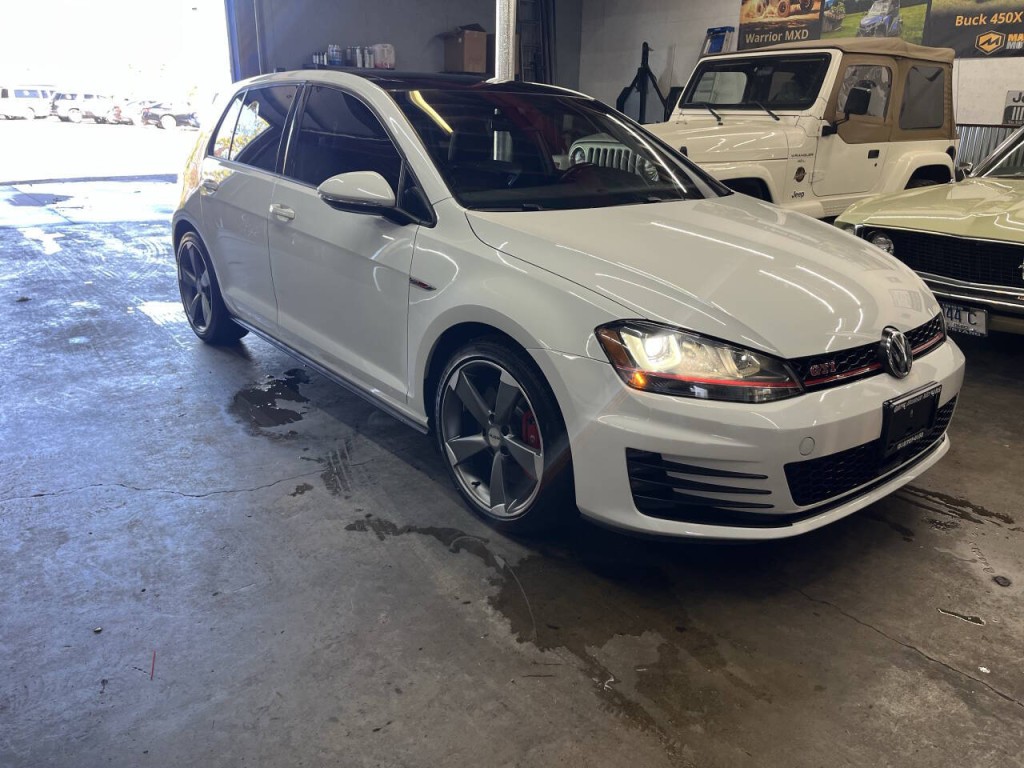 2017 Volkswagen GTI Image 3